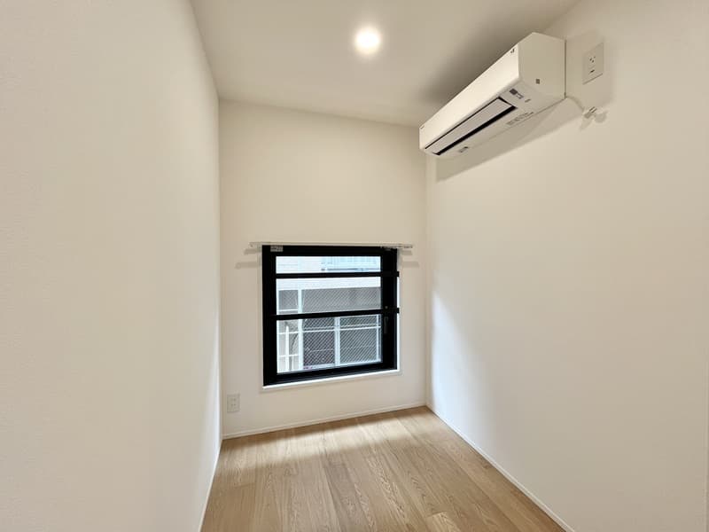 Room image 13