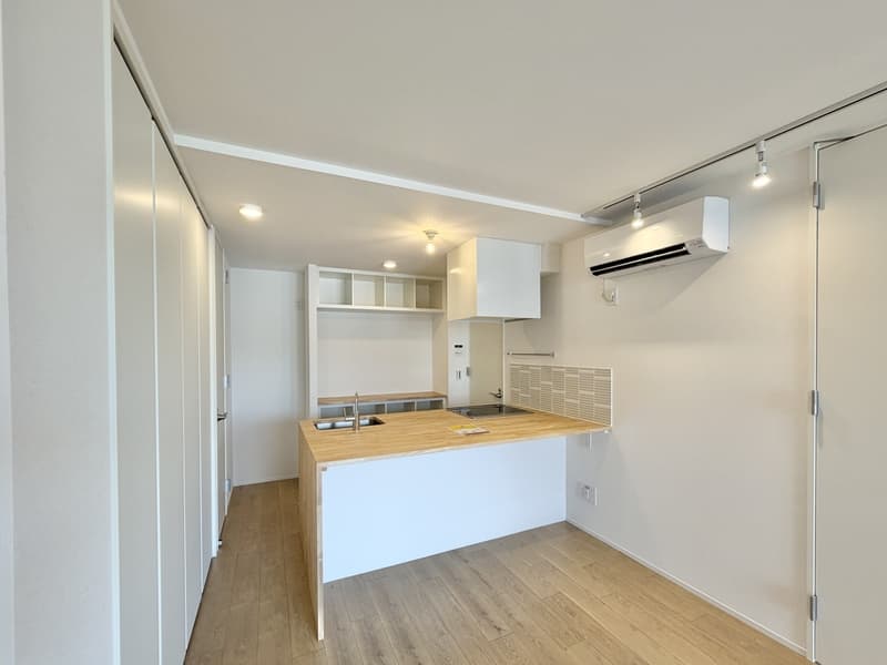 Room image 10