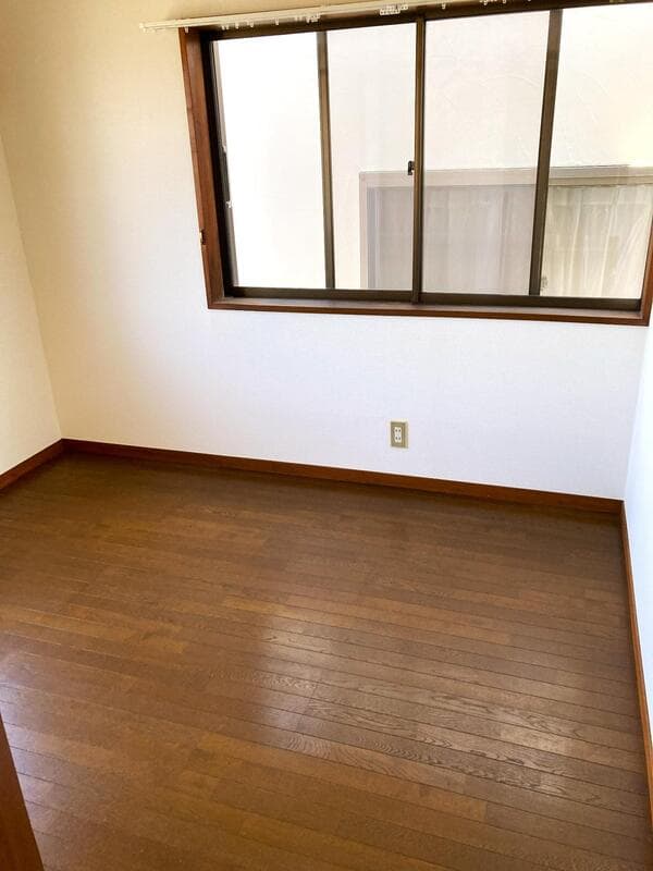 Room image 16