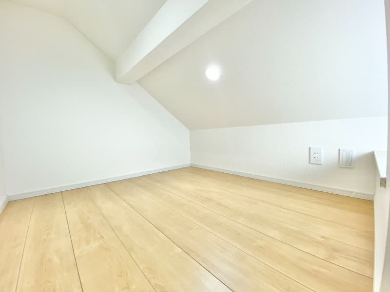 Room image 8