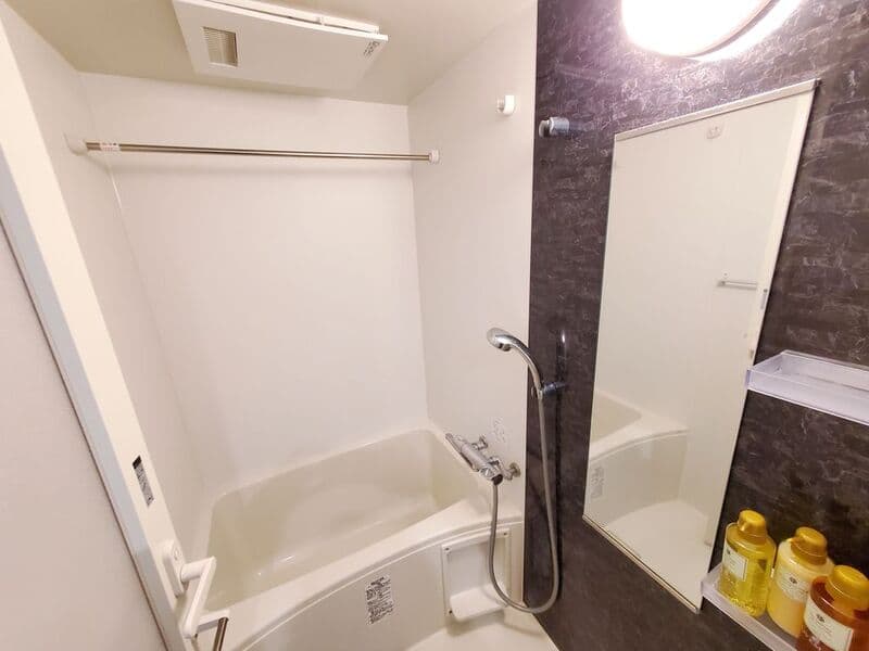 Room image 8