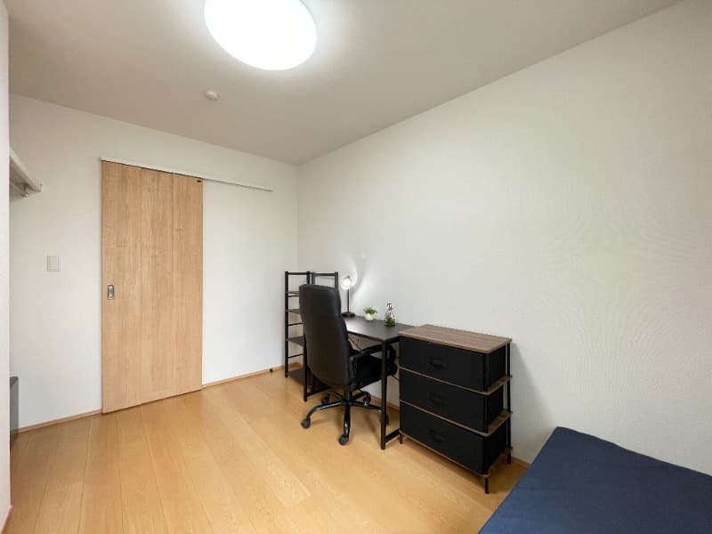 Room image 8