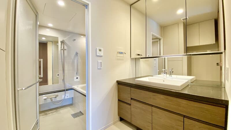 Room image 15