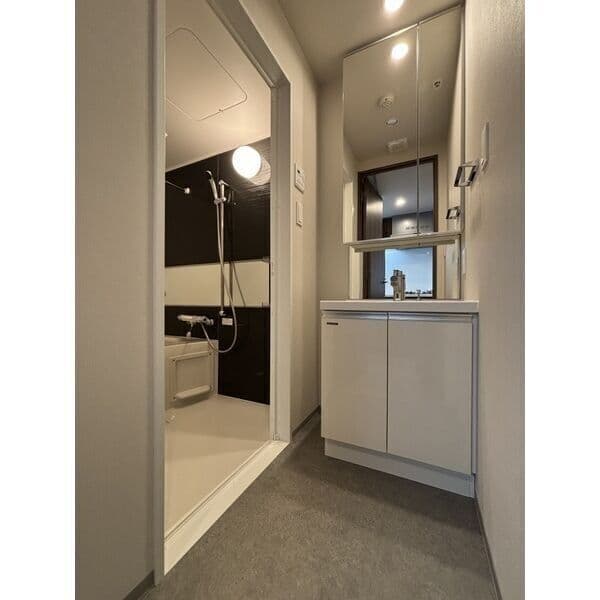 Room image 8