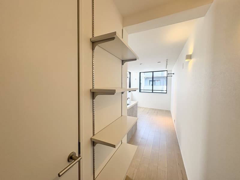 Room image 8