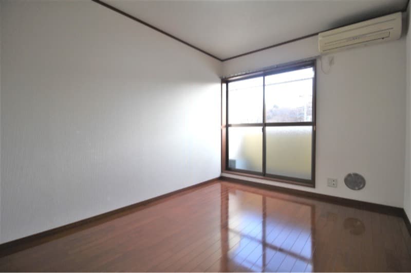 Room image 16