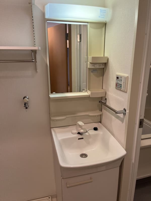 Room image 8