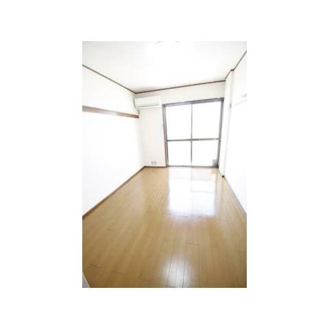 Room image 16