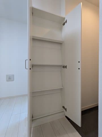 Room image 12