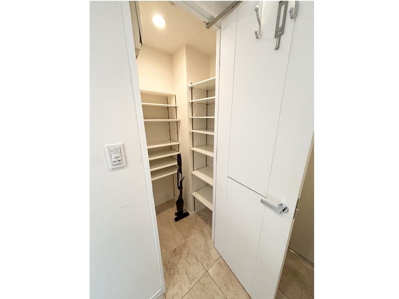 Room image 15