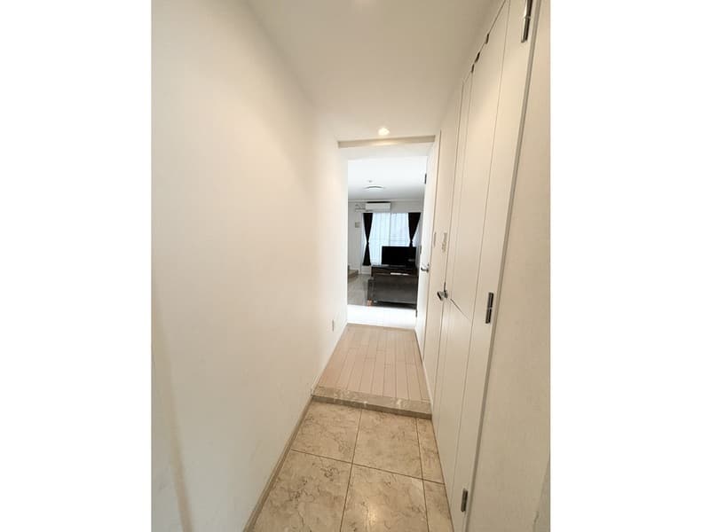 Room image 16