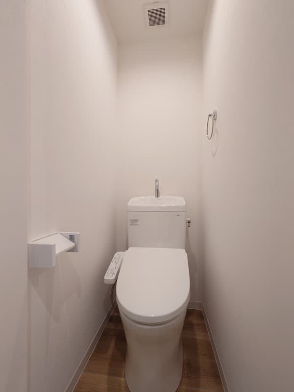 Room image 15