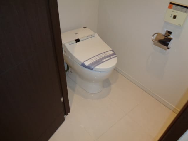 Room image 15