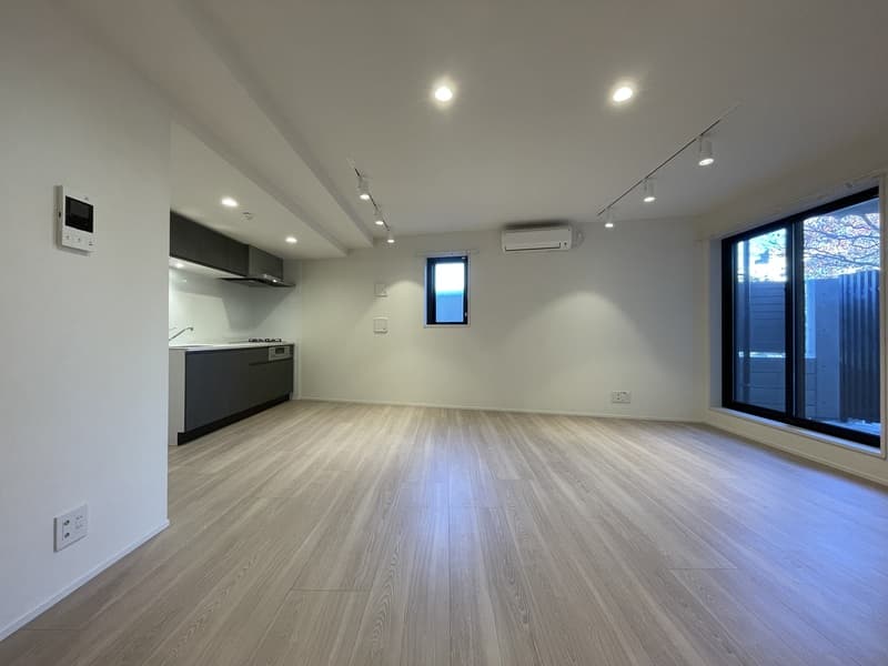 Room image 8