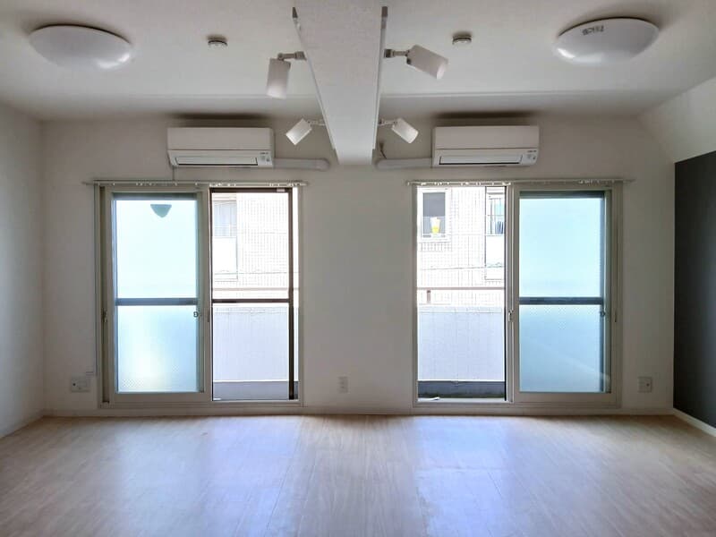 Room image 8