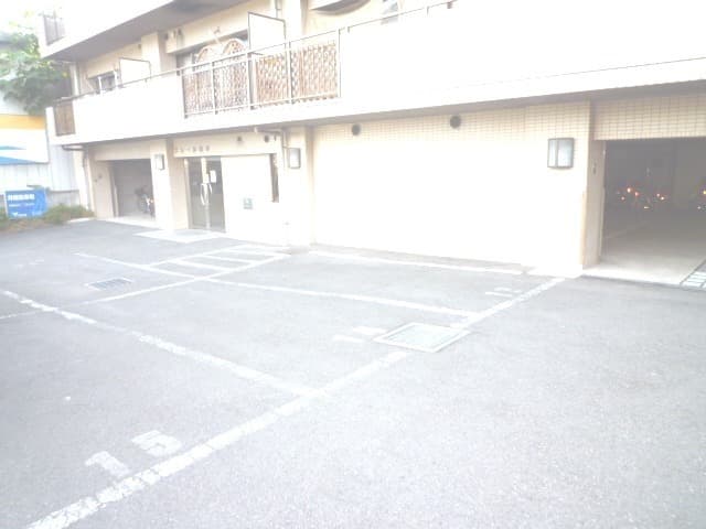Room image 15