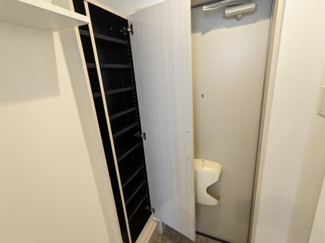 Room image 8