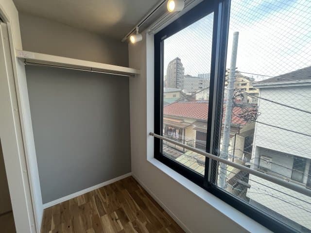 Room image 9