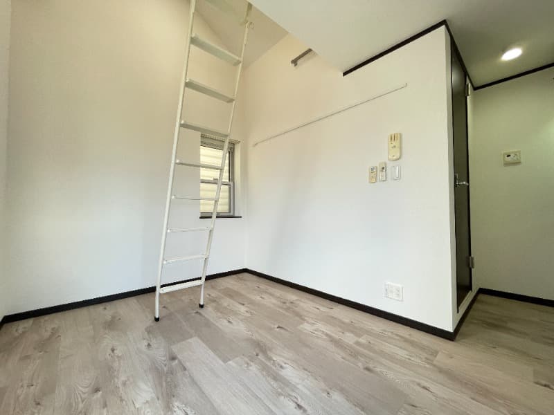 Room image 10