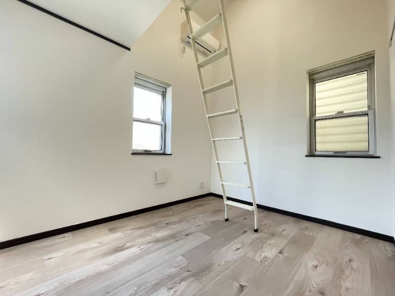 Room image 8
