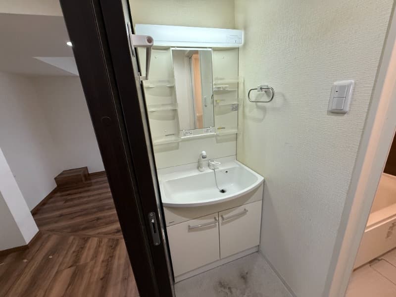 Room image 8