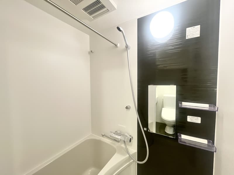 Room image 8