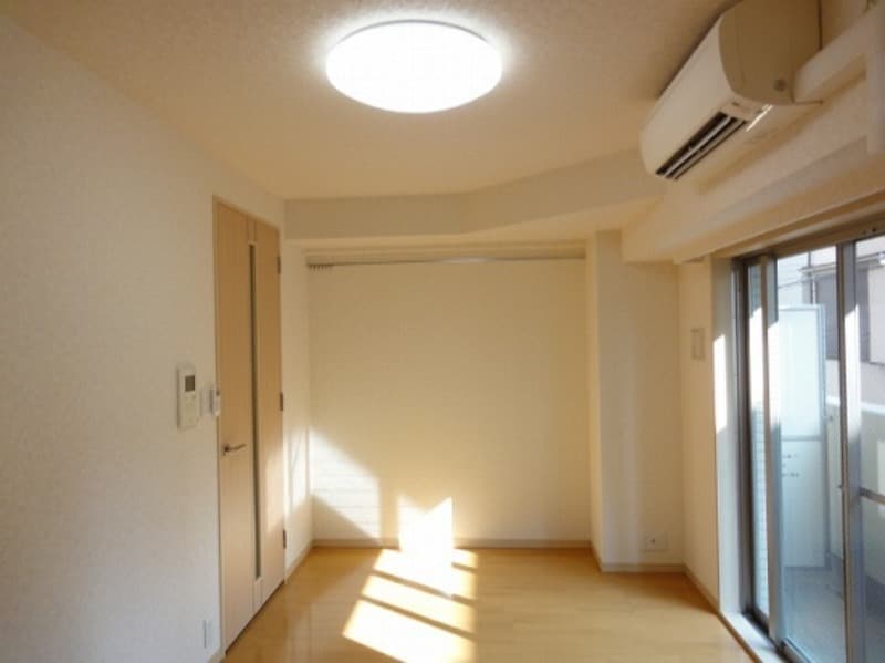 Room image 8