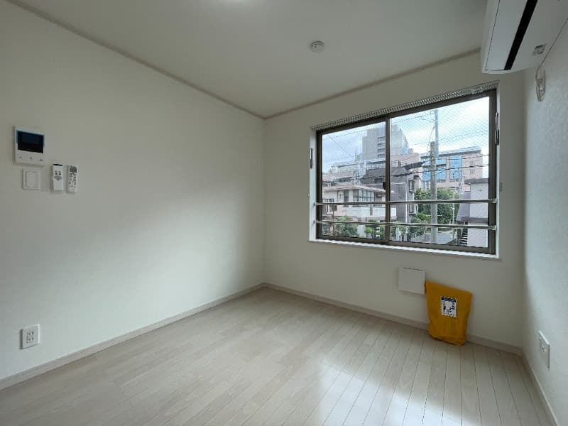 Room image 10