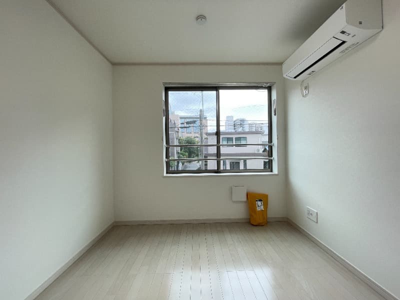 Room image 13