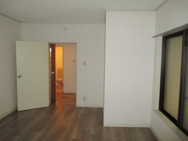 Room image 15