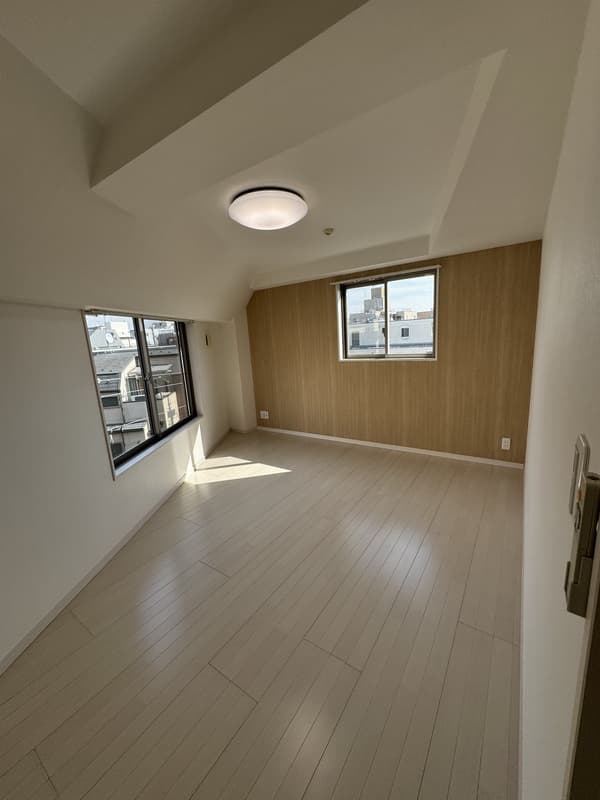Room image 11