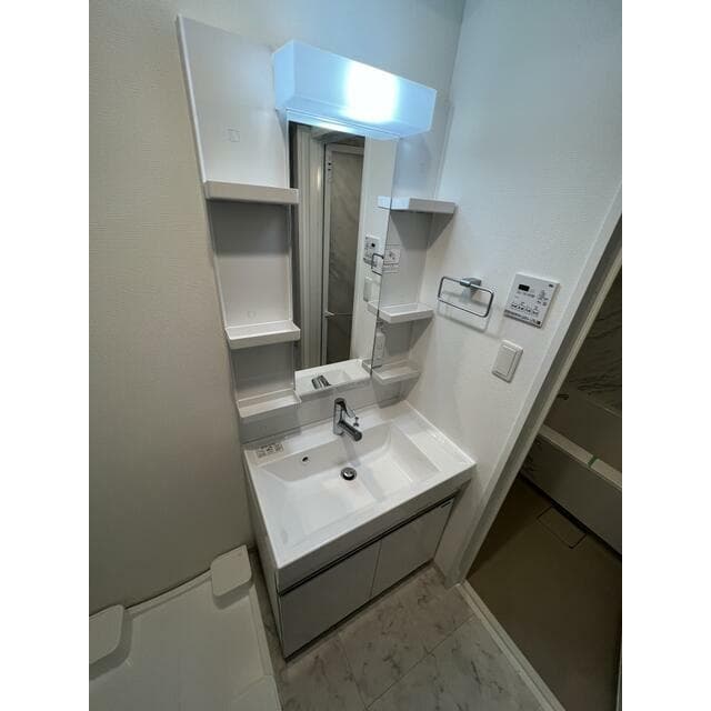 Room image 8