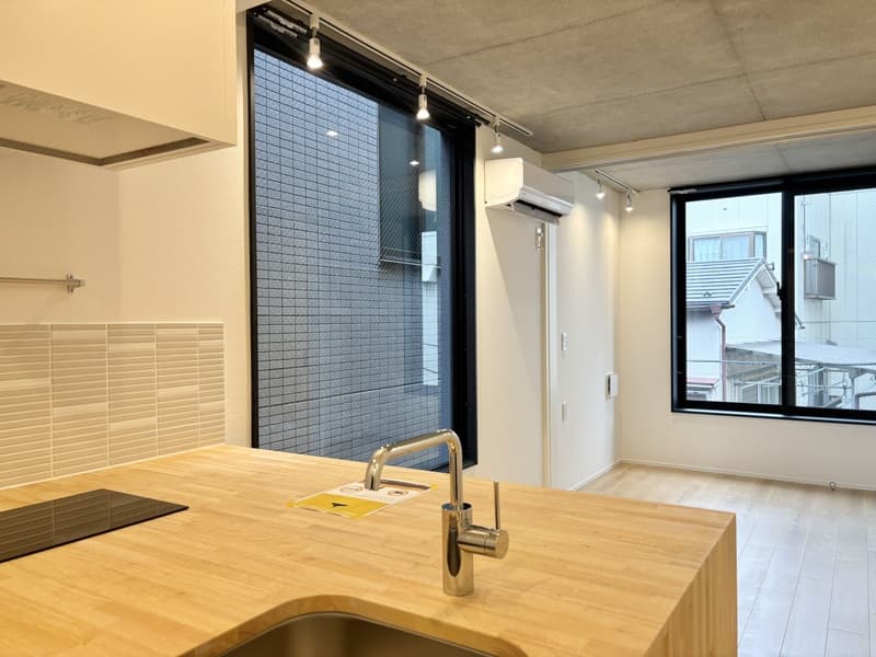 Room image 8