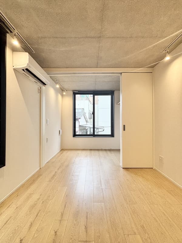 Room image 9