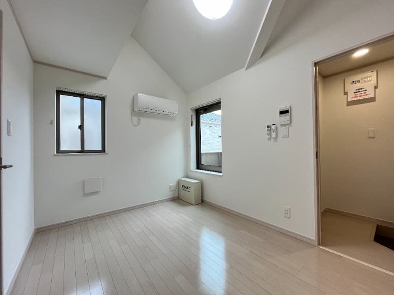 Room image 10