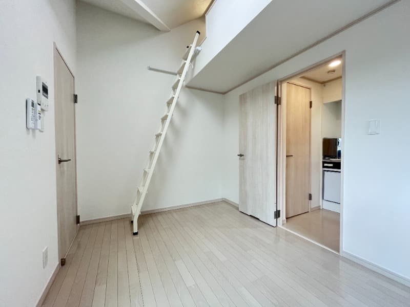 Room image 11