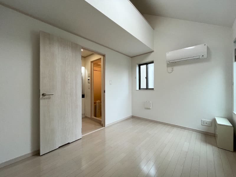 Room image 9