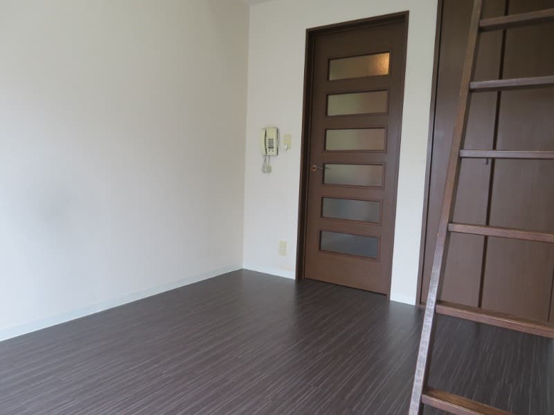 Room image 11