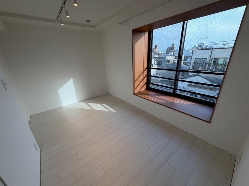 Room image 12