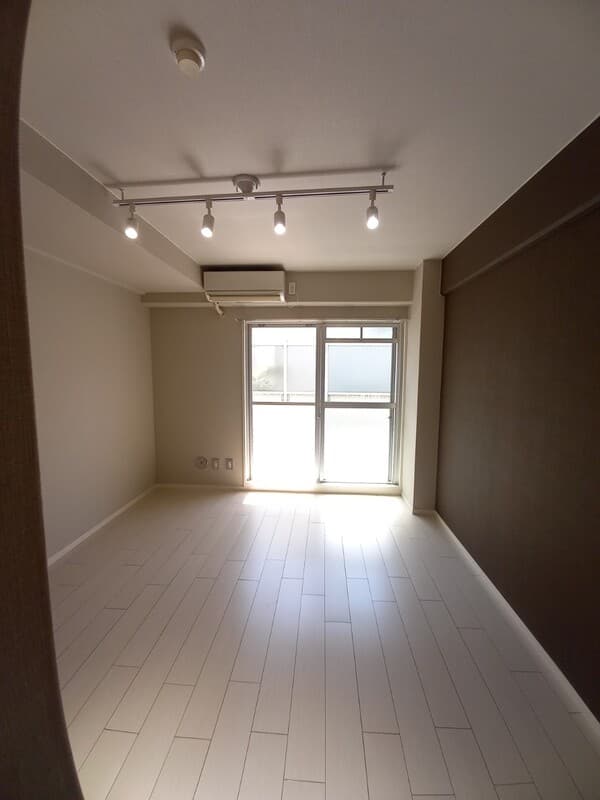 Room image 12