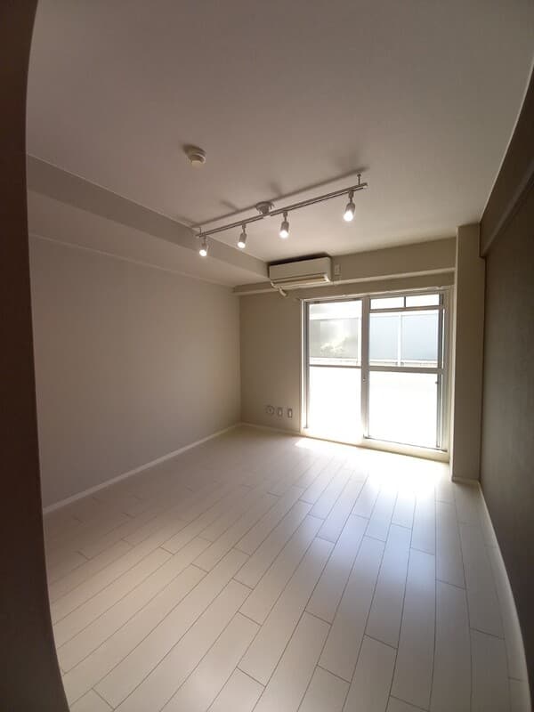 Room image 13
