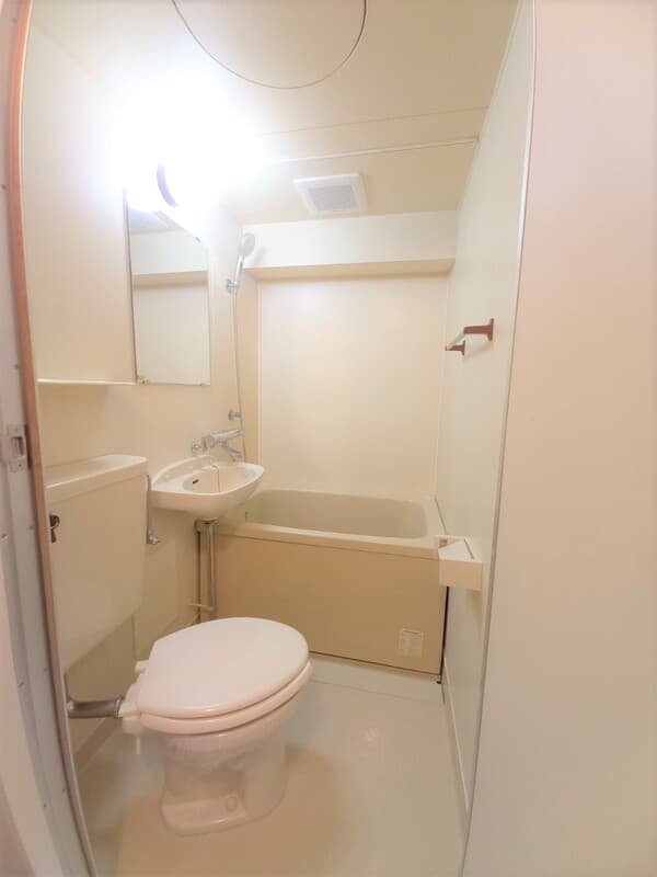 Room image 8