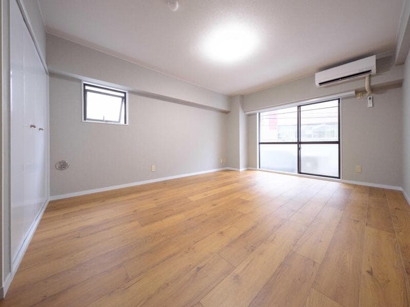 Room image 16