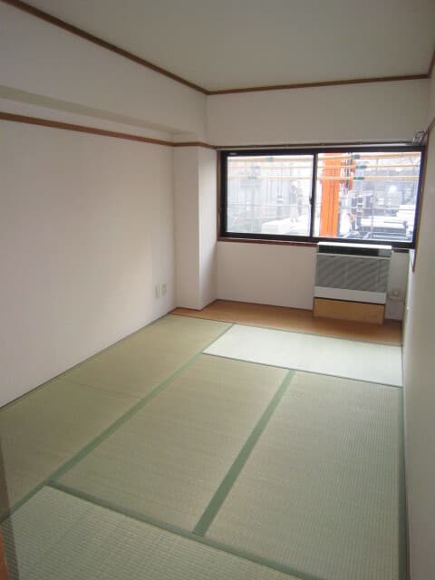 Room image 12