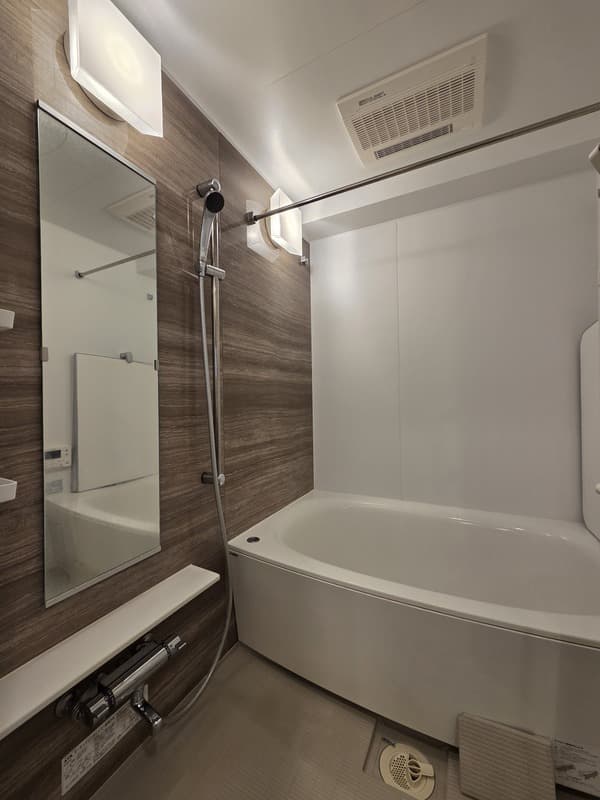Room image 8