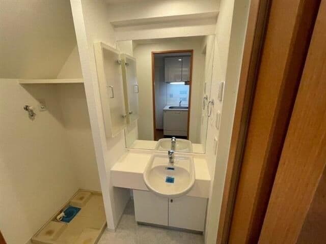 Room image 9
