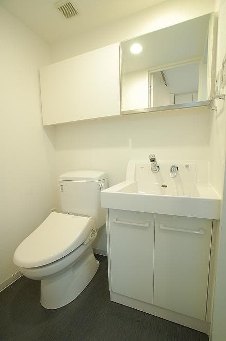 Room image 8