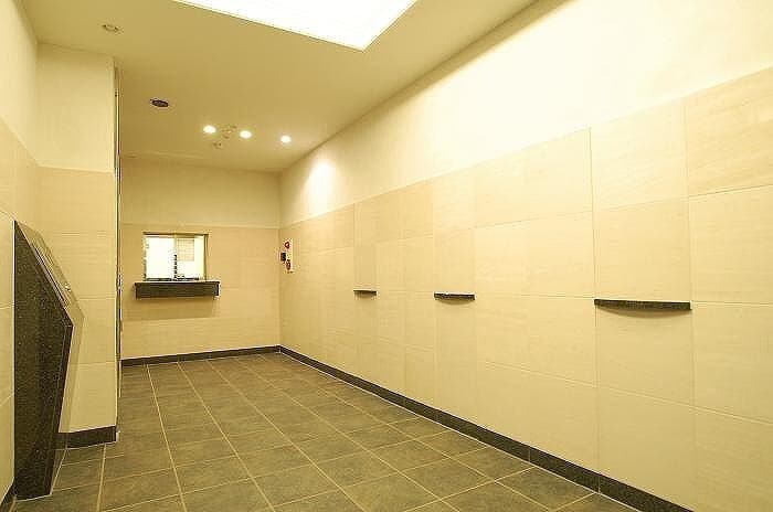 Room image 16