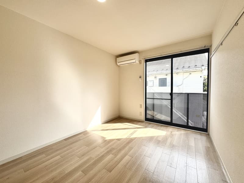 Room image 9