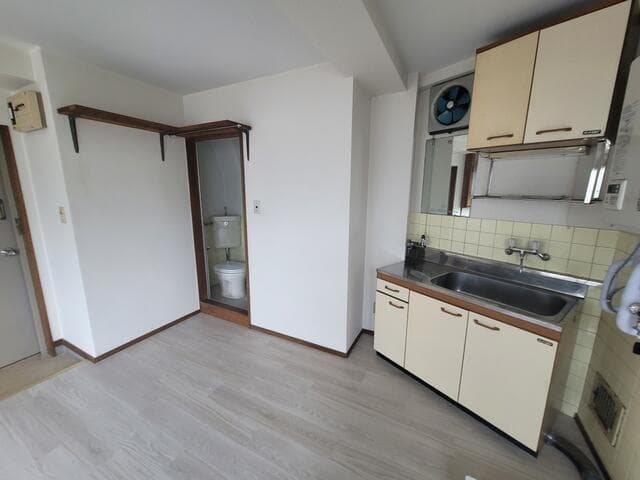 Room image 9